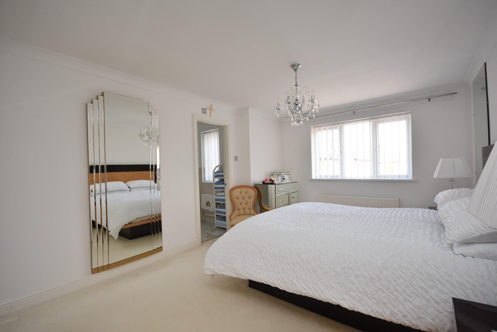 11 The Grange, Baroness Place, Penarth, CF64 3UW